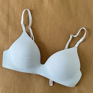 Victoria’s secret wireless bra 34B